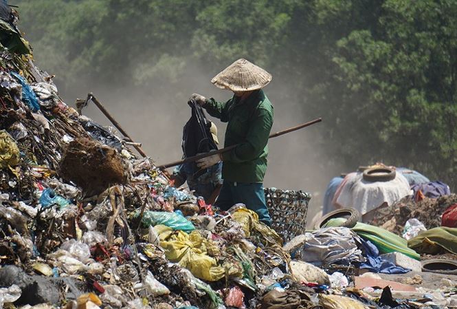 Ngập tràn túi nilon tại các bãi rác, điểm tập kết rác trên địa bàn thành phố Đà Nẵng. Ảnh: Nguyễn Thành