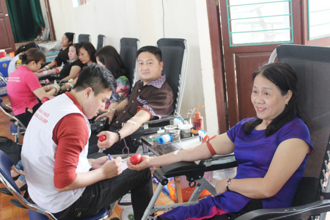 Hiến máu tình nguyện được nhận quà là dịch vụ khám, chữa bệnh.