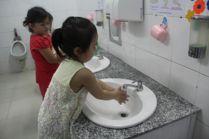 Dạy trẻ rửa tay là cách phòng bệnh Tay chân miệng
