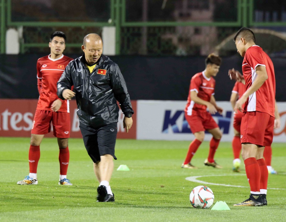  HLV Park Hang Seo cùng các cộng sự sẽ nghiên cứu kỹ cả ba đối thủ cùng bảng.