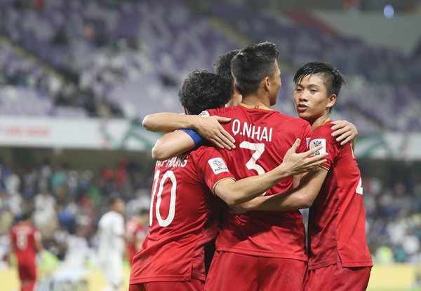 HLV Lê Thụy Hải nhận định Việt Nam sang trang mới nhờ vượt vòng bảng ASIAN Cup 2019. Ảnh: VFF