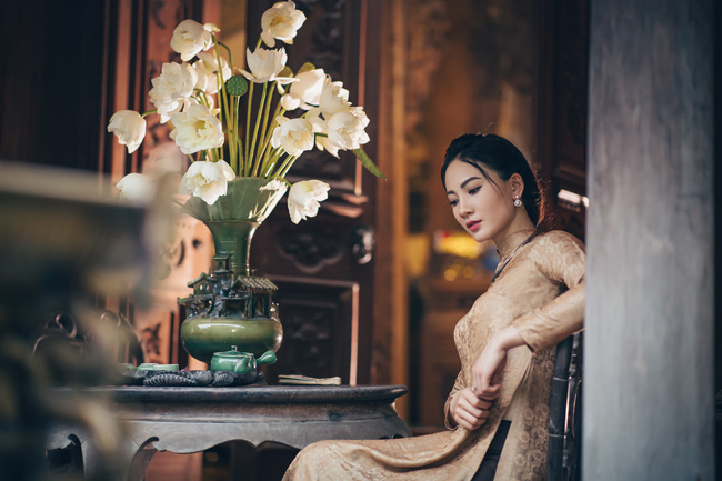  Từng chụp ảnh nghệ thuật với không ít loại trang phục nhưng Thùy Linh vẫn thích nhất áo dài. 