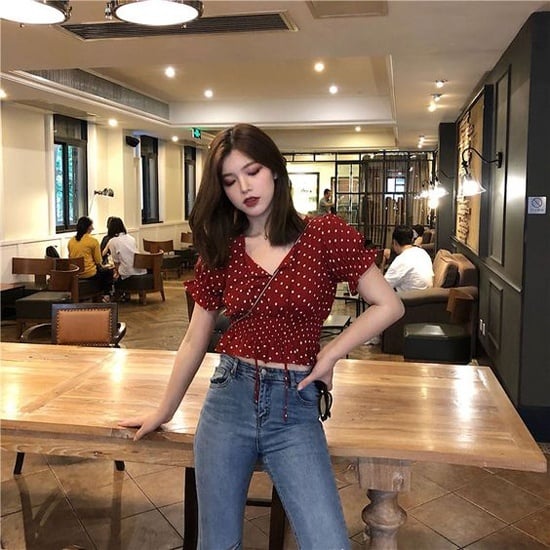  Áo dáng lửng được thiết kế trên các chất liệu đề cao sự thoáng mát như lụa, chiffon, linen, vải bố.    