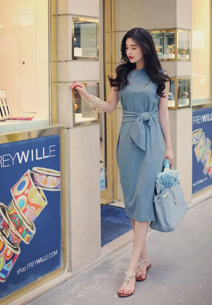 Lựa chọn đầm dạ hội màu xanh tôn nét SANG TRỌNG  THANH LỊCH cho nàng  TH  Điện Biên Đông