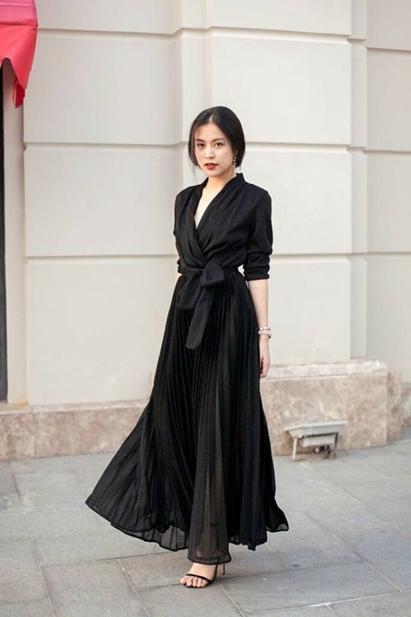  Chính sự chăm chút đầu tư trang phục khiến style của Hoàng Thùy Linh lúc nào cũng thu hút, mới mẻ. Cộng thêm cách mix match linh hoạt, tinh tế góp phần làm cho gu thời trang của cô vô cùng đẹp mắt.