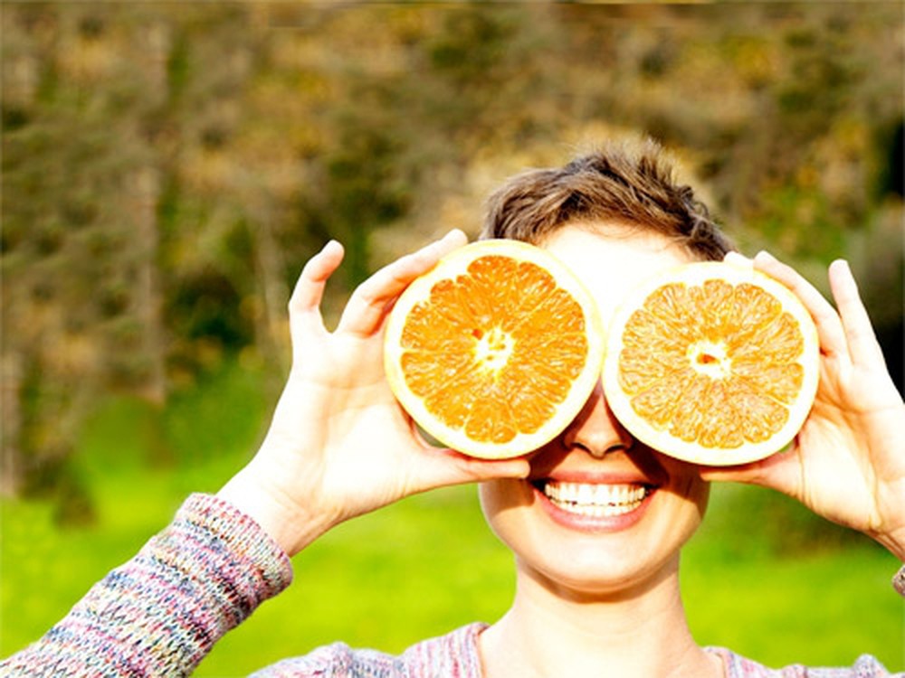  Vitamin C giúp tăng cường thị lực và giảm nguy cơ đục thủy tinh thể - Ảnh minh họa: Internet