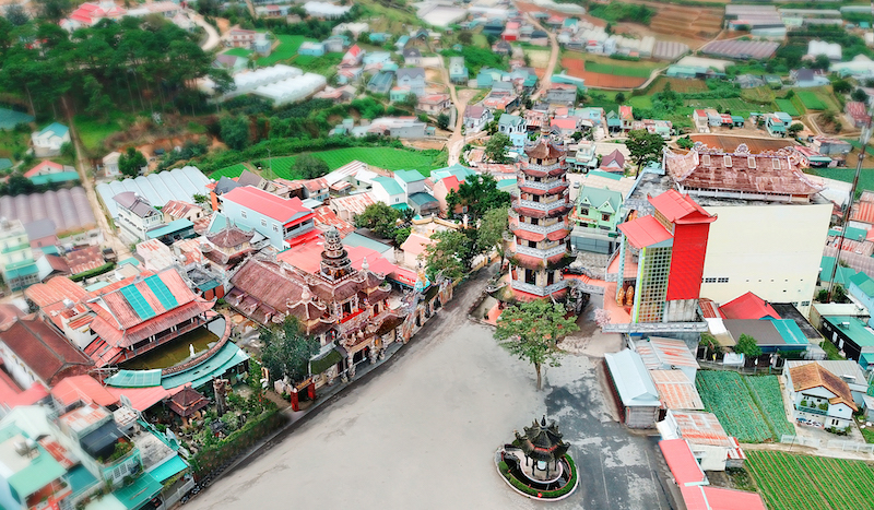  Toàn cảnh chùa Linh Phước.