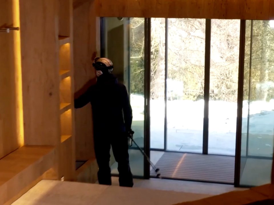  Chưa hết, căn nhà còn có khu trượt tuyết riêng. (Ảnh: Senada Adzem / Vimeo) 