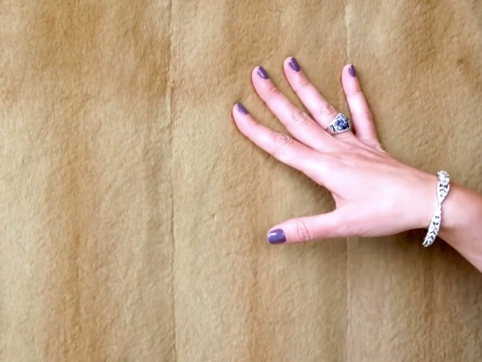  Một bức tường khác được trang trí bằng lông chồn.  (Ảnh: Senada Adzem / Vimeo)