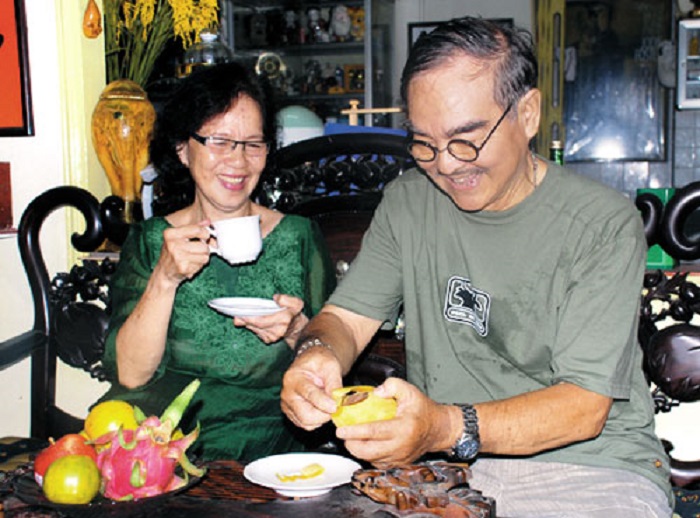  NSND Thế Anh bên cạnh vợ - nghệ sĩ Thu Hằng.