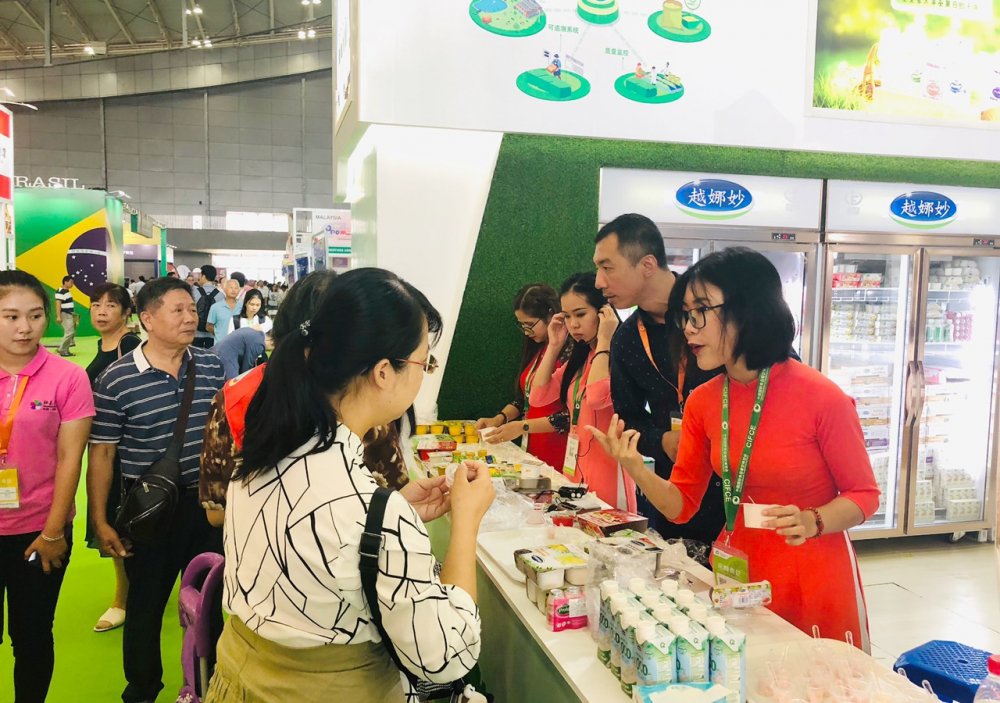  Người tiêu dùng Trung Quốc dùng thử và đánh giá cao các sản phẩm của Vinamilk 