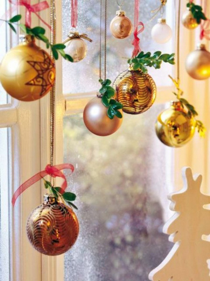  Đồ trang trí mạ vàng được sử dụng để trang trí cho cửa sổ nhà bạn.
