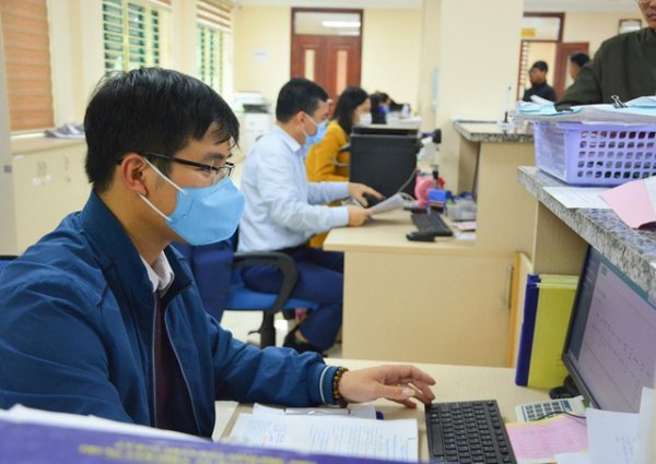 Người lao động cần giữ ấm cơ thể, duy trì các thói quen tốt cho sức khỏe như tập thể dục giữa ca làm việc, tích cực vận động cơ thể; ăn chín, uống chín và đảm bảo chế độ ăn uống đầy đủ dinh dưỡng
