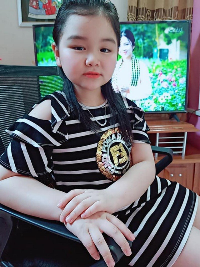  Cô bé Nguyệt Anh hiện đang là học sinh lớp 2A8, trường Tiểu học Phan Đình Giót.