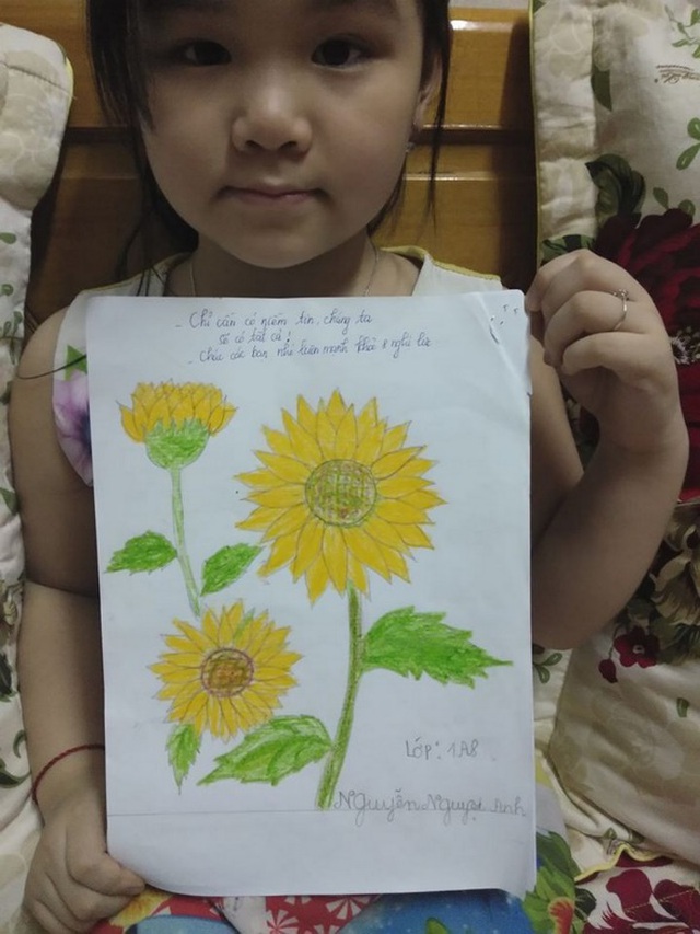 Theo chia sẻ của phụ huynh, Nguyệt Anh là cô bé sống tình cảm, luôn nghe lời người lớn và yêu thương mọi người xung quanh.