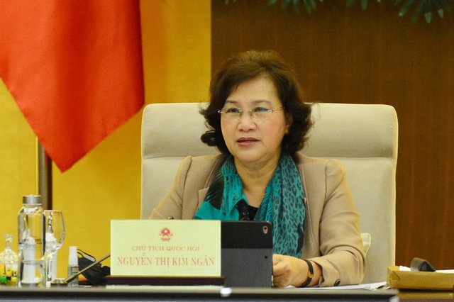 Chủ tịch Quốc hội Nguyễn Thị Kim Ngân điều hành phiên họp 43 của UB Thường vụ Quốc hội.