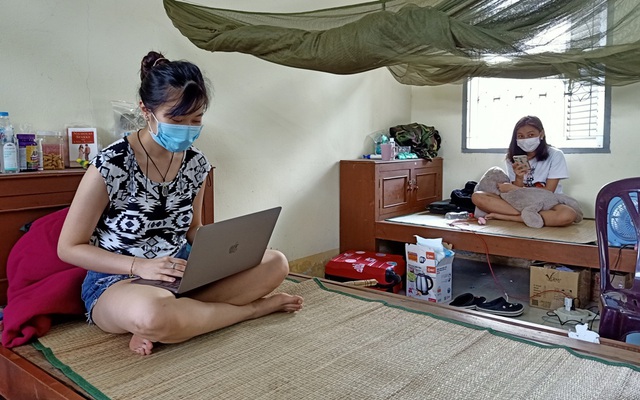 Nhiều người vẫn tranh thủ học và làm khi đang được cách ly.