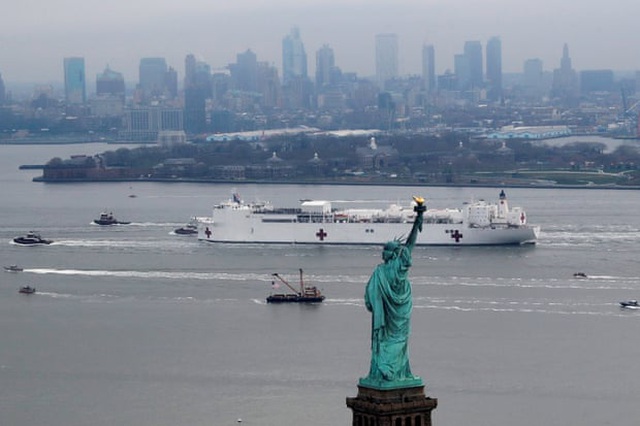 Tàu bệnh viện USNS Comfort (Ảnh: Reuters)