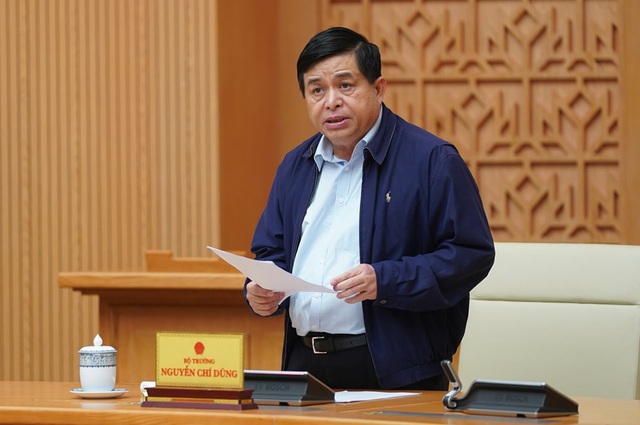 Bộ trưởng KH-ĐT Nguyễn Chí Dũng báo cáo về nội dung dự thảo Nghị quyết của Chính phủ.