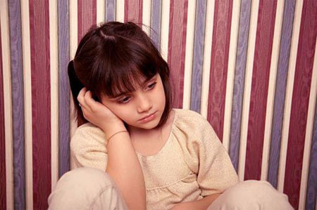  Trẻ dễ cảm thấy lo lắng, căng thẳng. Ảnh minh hoạ