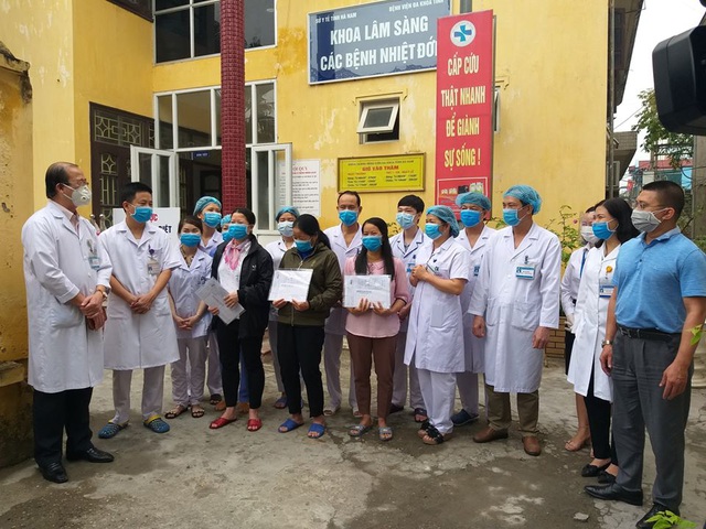  Ngày 16/4, 3 bệnh nhân điều trị tại BV Đa khoa Hà Nam được công bố khỏi bệnh, trong đó có bệnh nhân 188, cư trú ở Hà Nội.