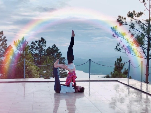 Trong ảnh, Kim Ba và Ngọc Anh biểu diễn Yoga tại Đà lạt năm 2019.