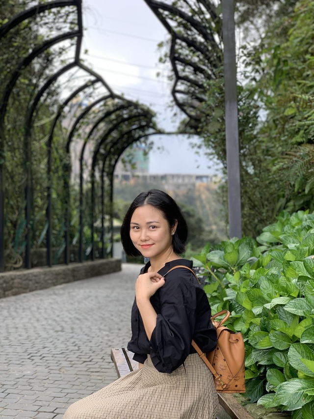 Vốn là người làm kinh tế nhưng Hoàng Anh lại đam mê kiến trúc. Đến mỗi vùng đất mới, cô đều thích thú tìm hiểu về kiến trúc đặc trưng của nơi đó. Đặt chân đến Hội An, Hoàng Anh bị thu hút bởi vẻ đẹp trong trẻo, thanh lịch, yên bình của nơi đây và cô ngay lập tức mê mẩn những ngôi nhà cổ phố Hội.