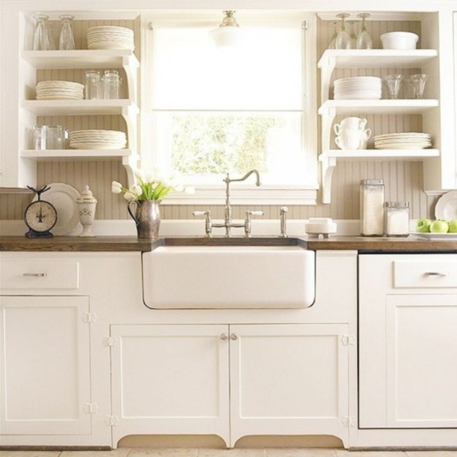  Bạn nên chú ý đến ánh sáng khi thiết kế nhà bếp để không gian nấu nướng luôn thoáng đãng. 