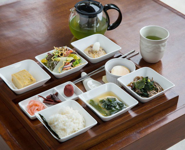  Đa phần mâm cơm của người Nhật luôn là đồ hấp và nhiều thực phẩm tươi.