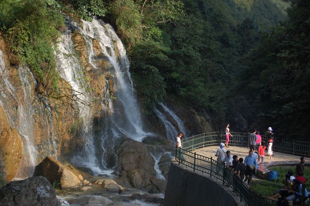   Những thác nước đẹp của Sa Pa như thác Tiên Sa Cát Cát, thác Bạc, thác Tình Yêu đang là điểm đến hấp dẫn của nhiều du khách trong ngày hè nóng nực.
