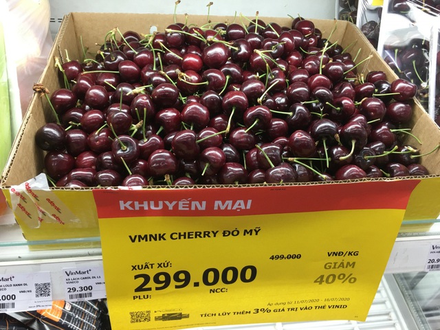  Cherry đỏ của Mỹ giảm giá 40% chỉ còn 299.000 đồng/kg. Ảnh: Đại Việt