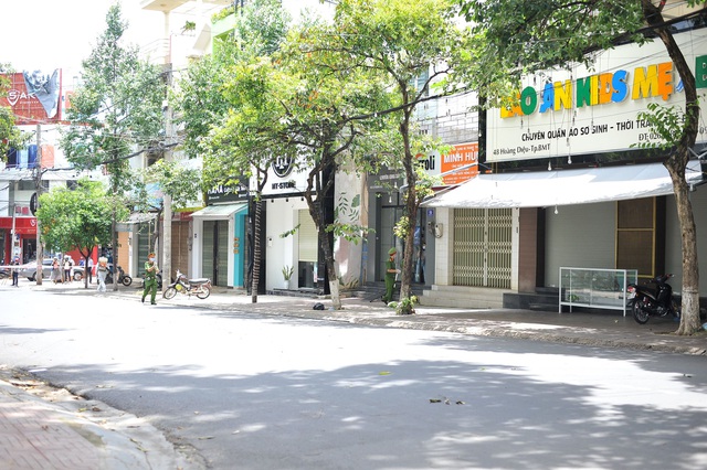 Các dịch vụ kinh doanh được yêu cầu tạm đình chỉ hoạt động