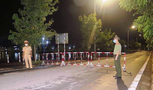 Bắt đầu từ 0h ngày 3/8, 5 chốt an ninh, kiểm soát dịch bệnh tại khu vực tổ dân phố Đình Tràng chính thức hoạt động (ảnh: công an Hà Nam)