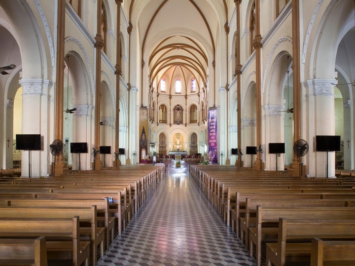  Nhà thờ Đức Bà ở TP Hồ Chí Minh, Việt Nam được xây dựng từ năm 1863 đến 1880. Được mô phỏng theo Nhà thờ Đức Bà ở Paris, vật liệu để xây dựng đều được vận chuyển từ Pháp về. 