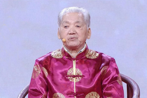  Bác sĩ Lu Zhizheng khỏe mạnh dù gần 100 tuổi