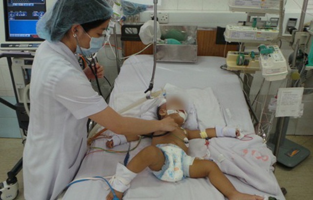  Bệnh viện Bệnh Nhiệt Đới TPHCM đã tiếp nhận điều trị nhiều ca bệnh bạch hầu nặng chuyển đến từ khu vực Tây Nguyên