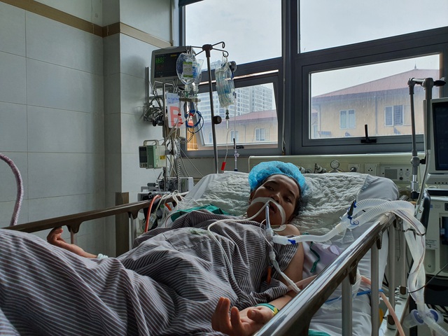  Từ bệnh viện tỉnh Nghệ An, Hải được đưa thẳng tới khoa Hồi Sức tích cực, bệnh viện Bạch Mai (Hà Nội)