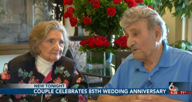 Sau 85 năm hôn nhân, hai ông bà vẫn rất tình cảm