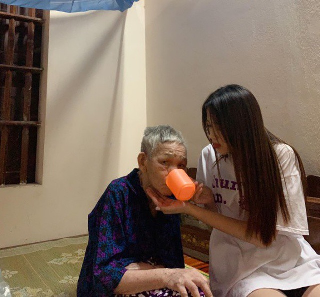 Xuất thân từ gia đình thuần nông, không có cuộc sống khá giả như nhiều Hoa hậu khác nên để tham dự được cuộc thi Hoa hậu năm nay, Đỗ Thị Hà đã phải đắn đo rất nhiều. Cô lo lắng chi phí phát sinh trong quá trình cuộc thi diễn ra sẽ là gánh nặng đối với gia đình.