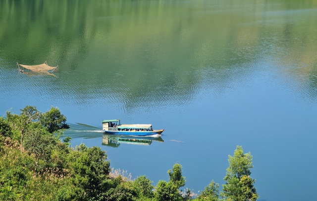  Sau gần 10 năm Thủy điện Đồng Nai 3 và 4 đi vào vận hành, người dân sống xung quanh lòng hồ thủy điện đã biết khai thác tiềm năng, lợi thế của Khu bảo tồn thiên nhiên Tà Đùng – nay là Vườn Quốc gia Tà Đùng.