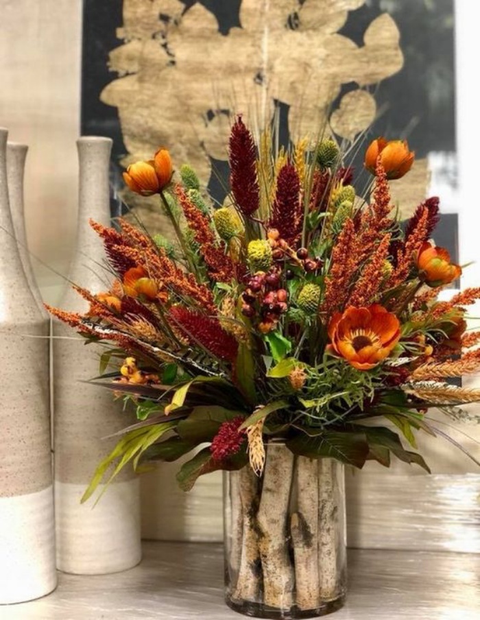  Một chút phá cách với sắc màu Vintage khi bạn kết hợp các loại hoa lá tự nhiên vào phòng cũng tạo nên nét đẹp tinh tế cho góc nhỏ mà bình hoa hiện diện.