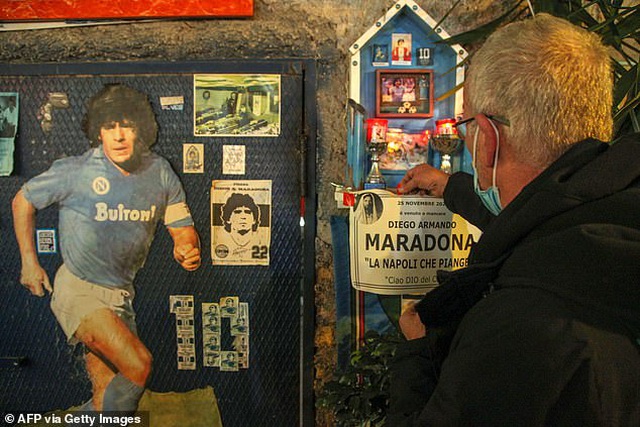  Với các cổ động viên Napoli, Maradona là biểu tượng và là 