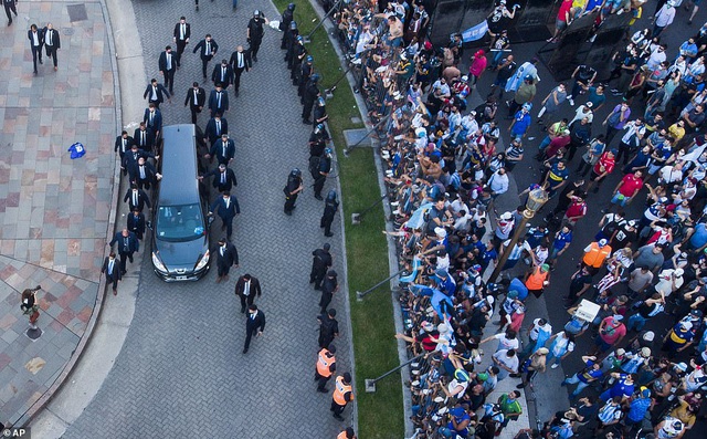  Đất nước Argentina trải qua một ngày buồn sau khi Maradona ra đi vĩnh viễn.