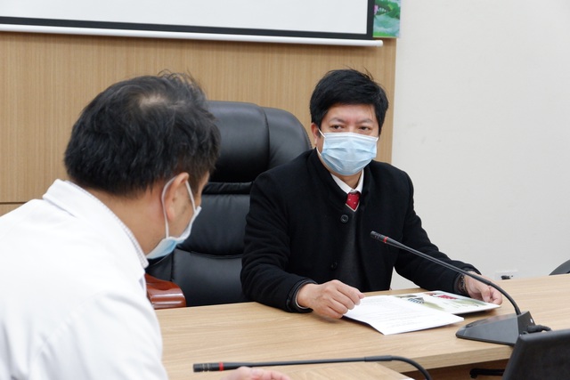  Phó Cục trưởng Nguyễn Trọng Khoa họp trao đổi về công tác chống dịch cùng lãnh đạo Bệnh viện Bệnh Nhiệt đới Trung ương