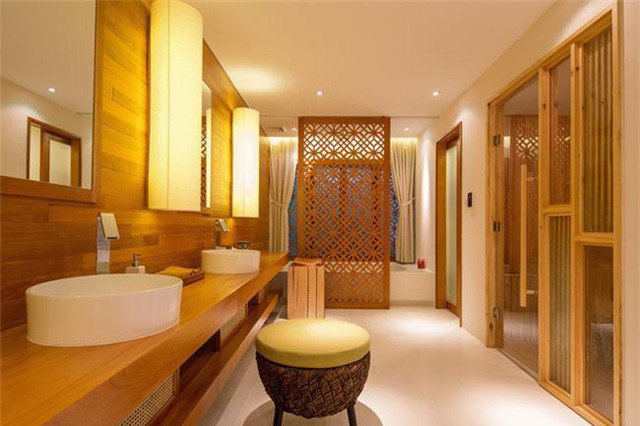  Phòng tắm rộng và mang phong cách thiền định.