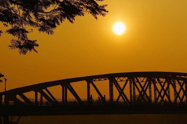 Cầu Cần Thơ: Với hình ảnh của cầu Cần Thơ, bạn sẽ hiểu vì sao nó lại là một trong những cây cầu đáng khám phá nhất Việt Nam. Hình ảnh đầy mê hoặc này sẽ mang đến cho bạn một cảm giác kiêu hãnh và ngạc nhiên, giống như khi đứng trước một công trình vô cùng tuyệt vời.