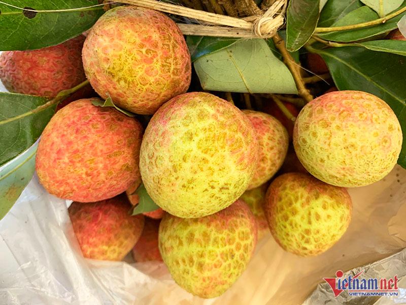 Vải u trứng Thanh Hà được bán tại chợ Hà Nội với giá 160.000 đồng/kg (ảnh: BH)