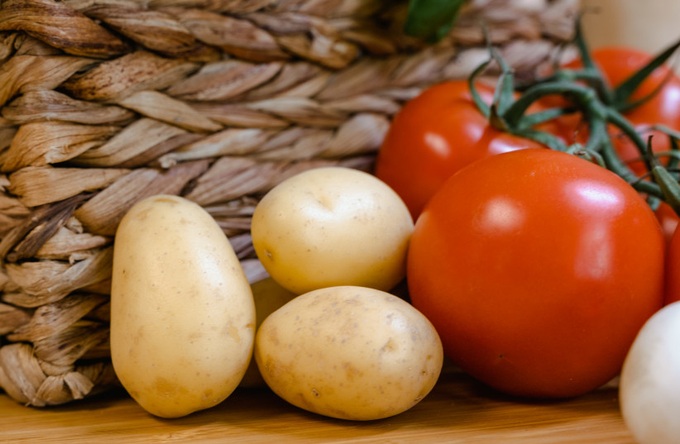  Hợp chất được tìm thấy trong khoai tây và cà chua đều có tiềm năng trong điều trị ung thư (Ảnh: Pexels).