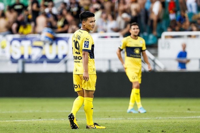  Quang Hải bị chê thi đấu kém hiệu quả sau khi vào sân trong trận đấu với Laval (ảnh: Pau FC).