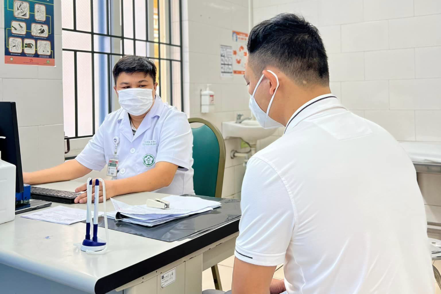 Bệnh nhân tới khám tại Bệnh viện Bạch Mai. Ảnh: Trung tâm Y học hạt nhân và Ung bướu.